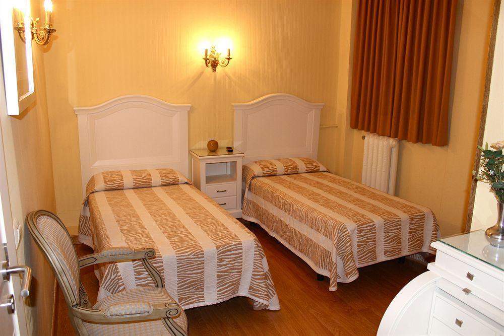 מדריד Hostal Montecarlo מראה חיצוני תמונה