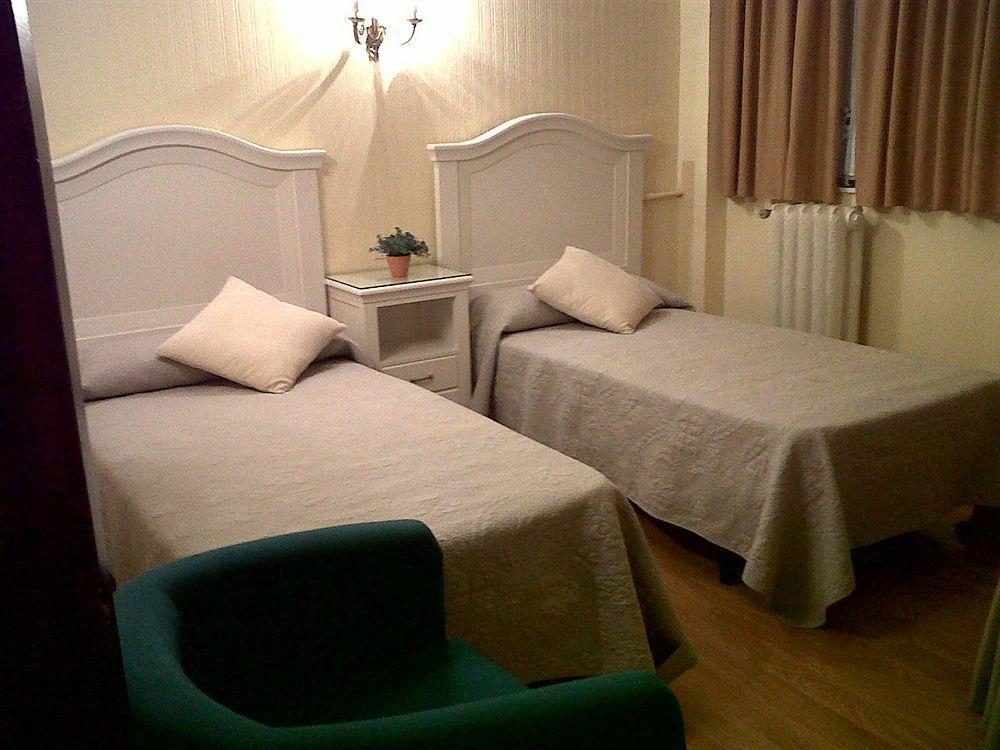 מדריד Hostal Montecarlo מראה חיצוני תמונה